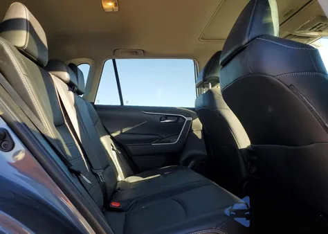 2020 Toyota Rav4 Xle Premium z USA, uszkodzony, nr VIN 2T3C1RFV4LW091338